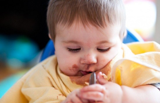 Как научить малыша самостоятельно есть